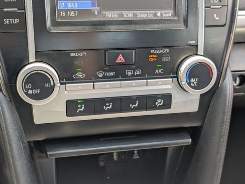 Used 2014 Toyota Camry SE FWD image 26