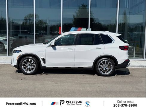 New 2026 BMW X5 xDrive50e w/ Premium Package AWD/4WD image 2