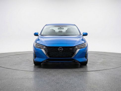 Used 2025 Nissan Sentra SV image 2