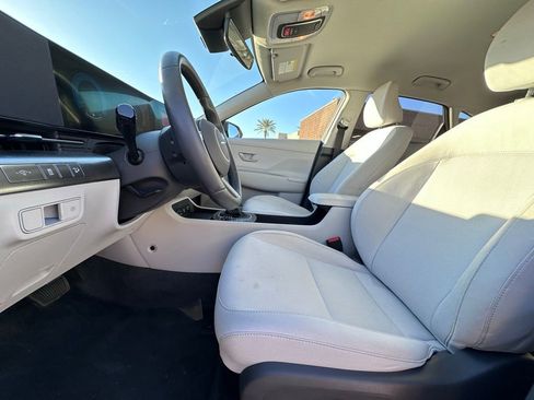 Used 2025 Hyundai Kona SEL image 12