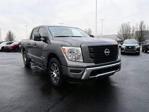 Certified 2024 Nissan Titan SV w/ SV Convenience Package image 2
