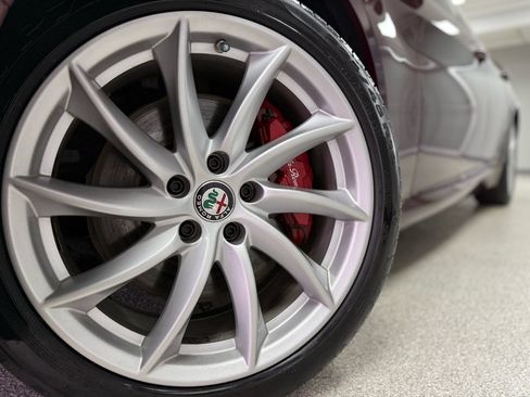 Used 2018 Alfa Romeo Giulia AWD image 38
