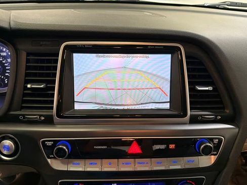 Used 2019 Hyundai Sonata Limited FWD image 17