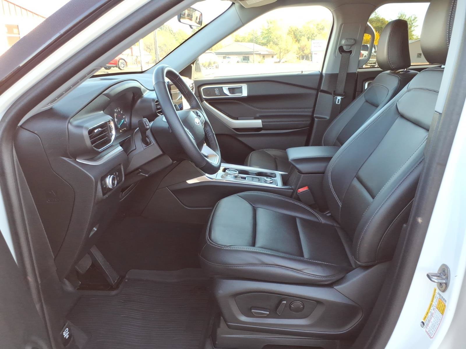Used 2023 Ford Explorer XLT w/ Equipment Group 202A AWD/4WD image 13