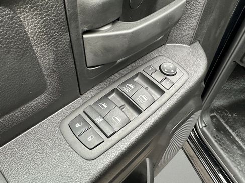 Used 2023 RAM 1500 4x4 Crew Cab Classic w/ Chrome Appearance Group image 14
