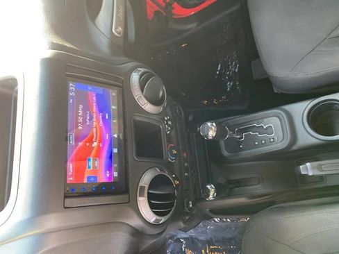 Used 2017 Jeep Wrangler Sport w/ Quick Order Package 24S AWD/4WD image 10