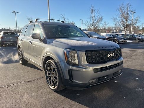 Used 2022 Kia Telluride SX w/ SX Prestige Package image 3