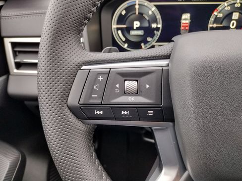 New 2025 Mitsubishi Outlander SE image 30