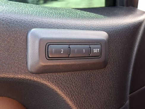 Used 2018 Nissan Titan Platinum Reserve AWD/4WD image 30