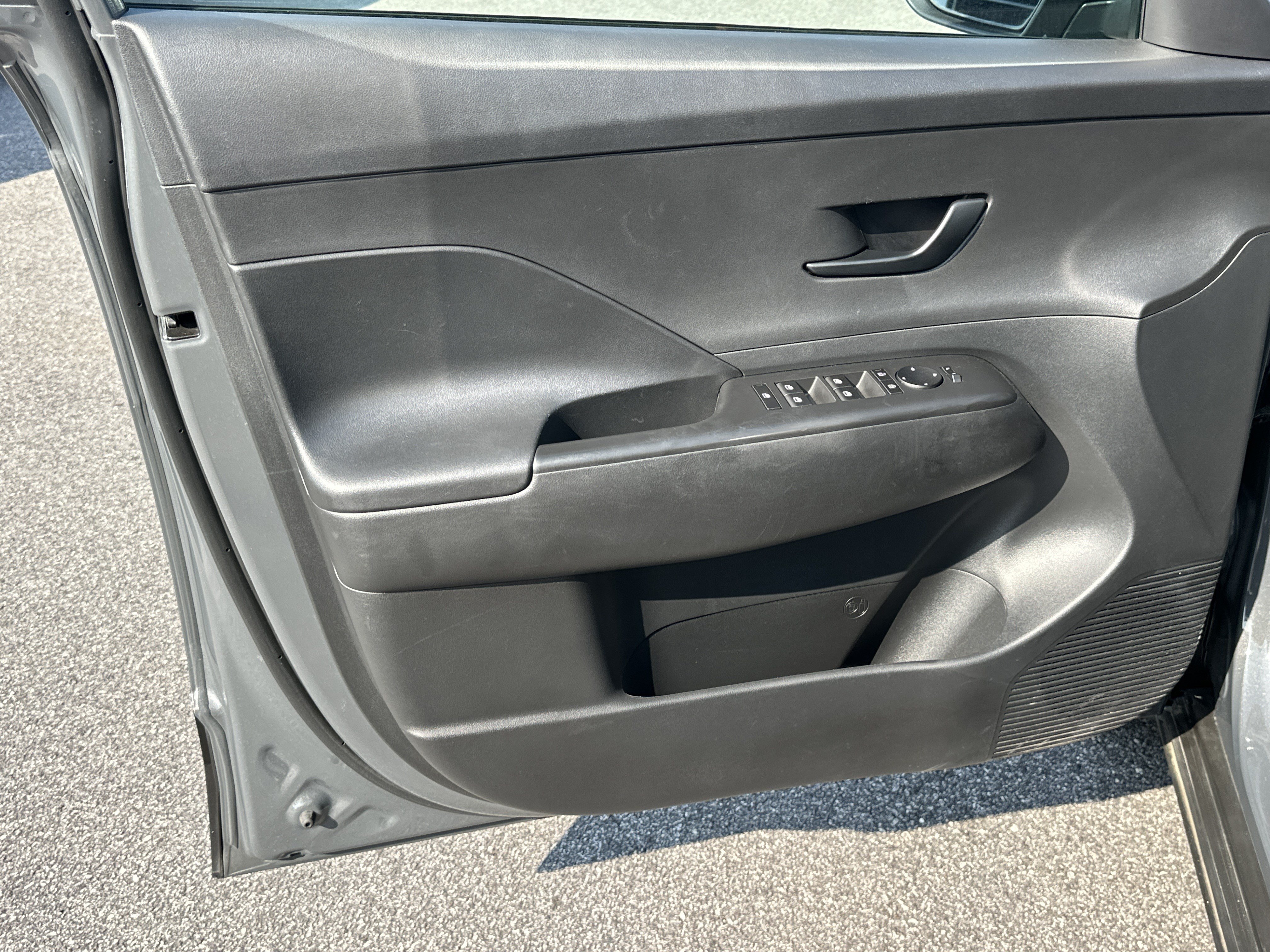 Used 2025 Hyundai Kona SEL FWD image 11