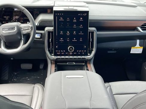 New 2026 GMC Yukon XL Denali AWD/4WD image 16