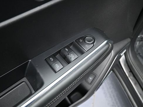 Used 2025 GMC Acadia Elevation image 11