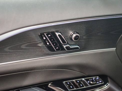 Used 2025 Cadillac Lyriq Sport image 21