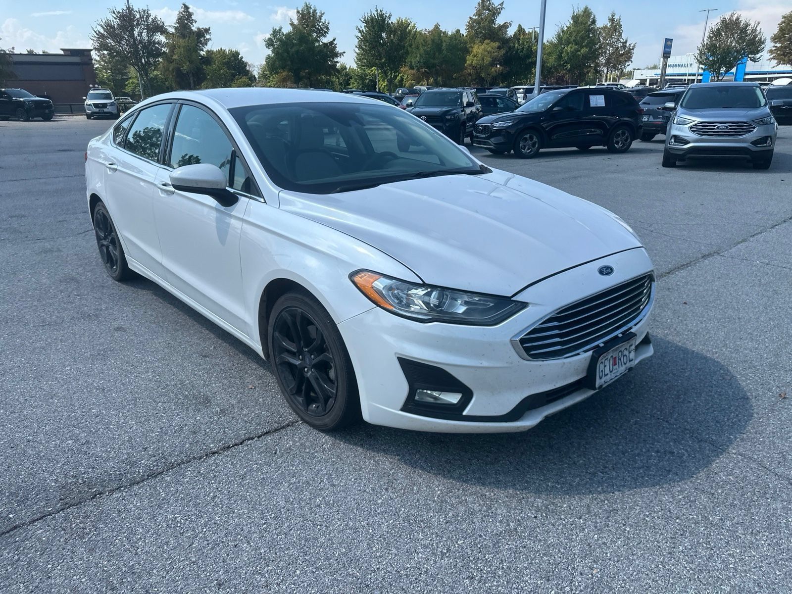 Used 2019 Ford Fusion SE w/ Equipment Group 151A FWD image 3