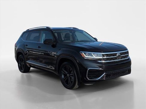 Used 2022 Volkswagen Atlas SEL R-Line image 2