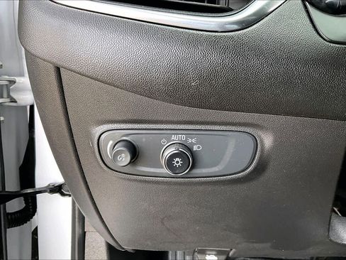 Used 2022 Chevrolet Equinox LT FWD image 33