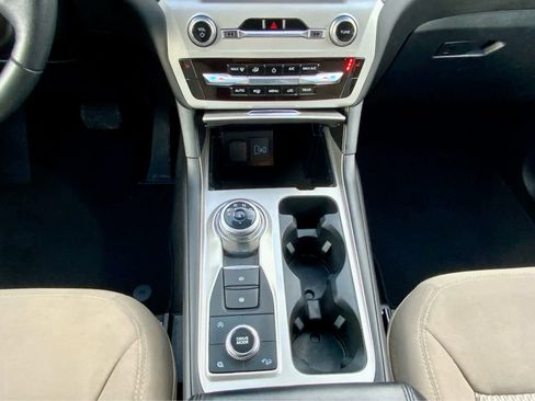 Used 2022 Ford Explorer XLT AWD/4WD image 46