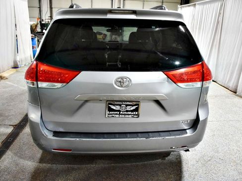 Used 2012 Toyota Sienna XLE FWD image 29