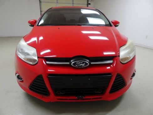 Used 2014 Ford Focus SE w/ SE Sport Package image 2