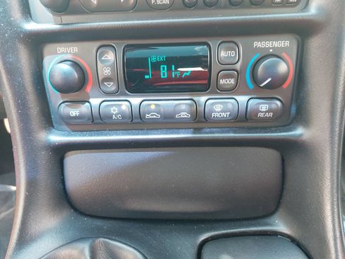 Used 2004 Chevrolet Corvette Coupe w/ Preferred Equipment Group RWD image 16
