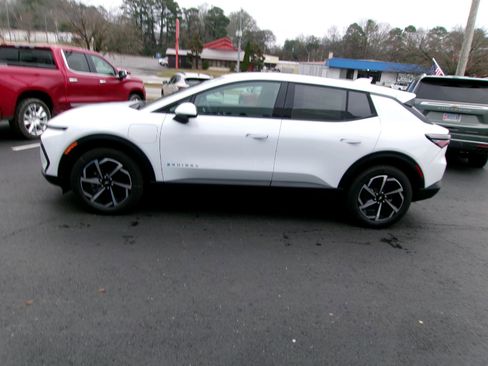 New 2026 Chevrolet Equinox EV LT image 6