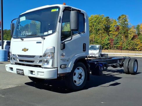 New 2024 Chevrolet Low Cab Forward 4500 XD RWD image 31