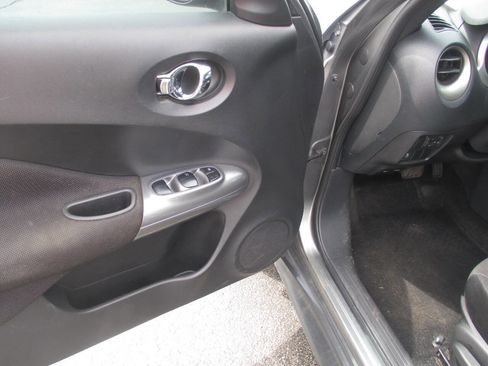Used 2011 Nissan Juke S image 13
