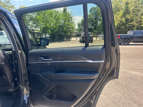 Used 2023 Jeep Grand Cherokee L Limited AWD/4WD image 15
