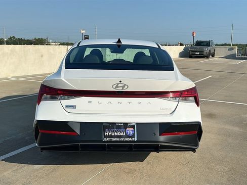 Used 2024 Hyundai Elantra Limited FWD image 12