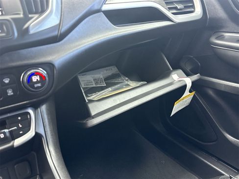 Used 2023 GMC Terrain SLE w/ Driver Convenience Package image 28