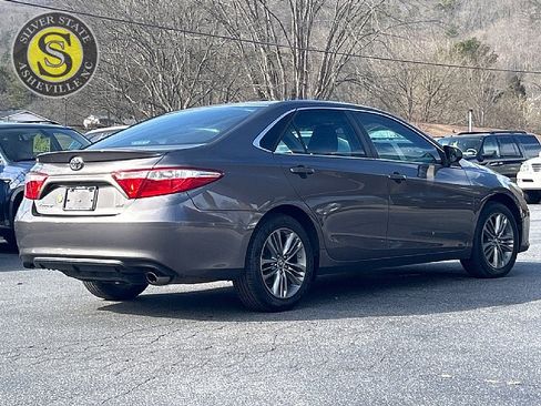 Used 2016 Toyota Camry SE image 6