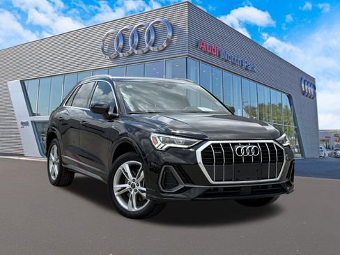 Used 2024 Audi Q3 2.0T Premium w/ Convenience Package AWD/4WD image 1