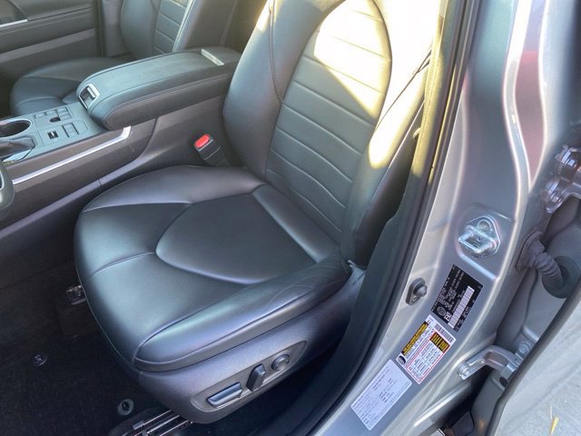 Used 2024 Toyota Highlander Limited AWD/4WD image 19