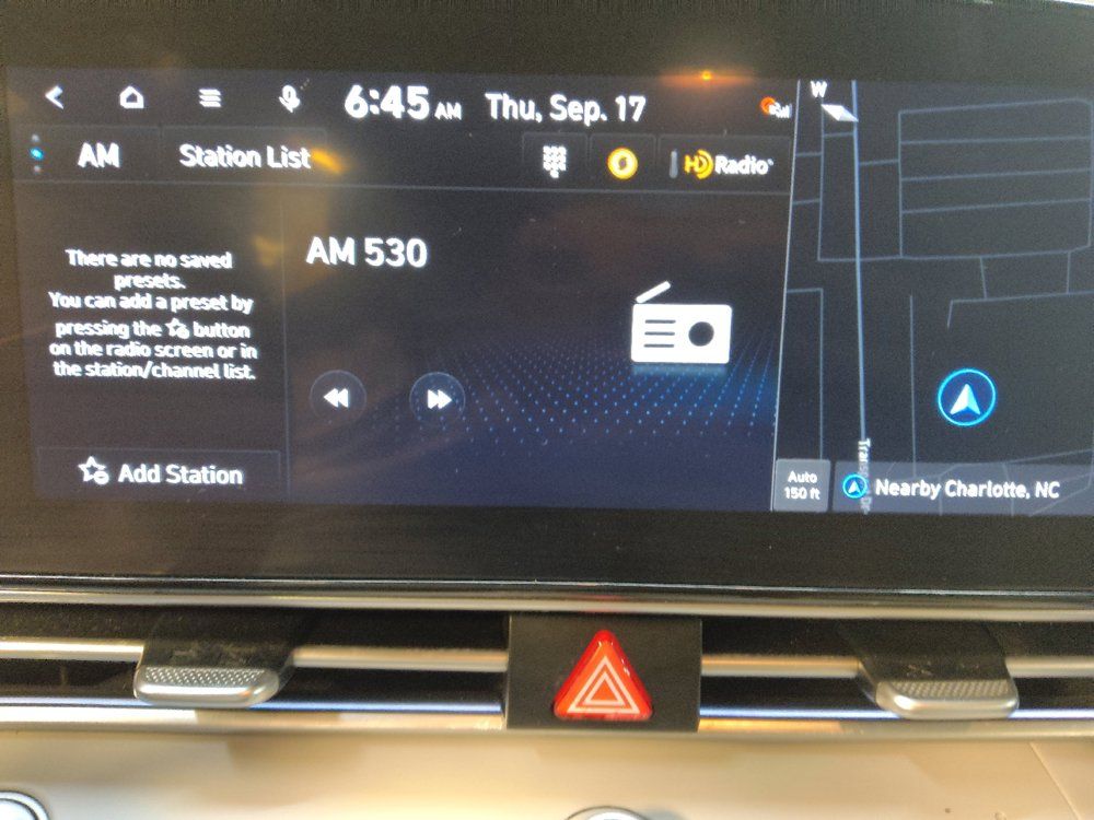 Used 2023 Hyundai Elantra Limited FWD image 25