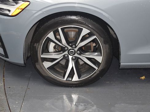 Used 2024 Volvo S60 B5 Core image 13