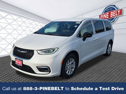 New 2026 Chrysler Pacifica Select