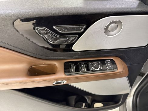 Used 2022 Lincoln Aviator Reserve w/ Equipment Group 201A image 16