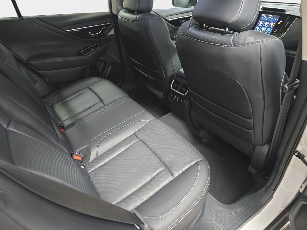 Used 2025 Subaru Outback Touring XT AWD/4WD image 16
