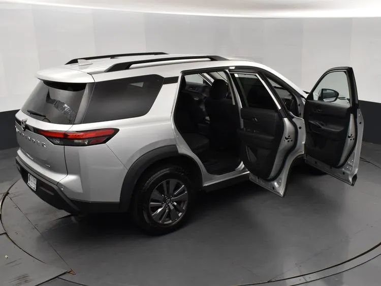 Used 2025 Nissan Pathfinder SV AWD/4WD image 6