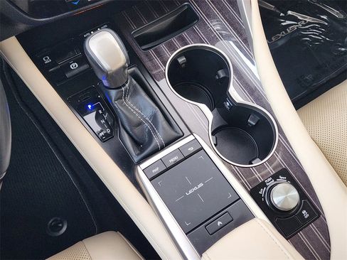 Used 2022 Lexus RX 350L Luxury image 19