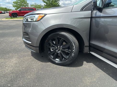 Used 2023 Ford Edge SE w/ Black Appearance Package AWD/4WD image 4