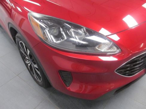 Certified 2021 Ford Escape SE w/ SE Sport Appearance Package image 10