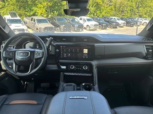 Used 2025 GMC Sierra 2500 AT4 w/ Technology Package AWD/4WD image 30