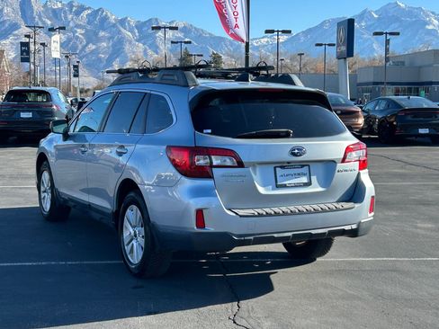 Used 2016 Subaru Outback 2.5i Premium image 3