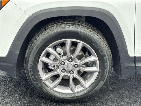 Used 2024 GMC Terrain SLT image 21