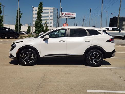 Used 2023 Kia Sportage LX AWD/4WD image 4
