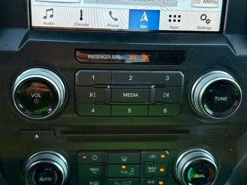 Used 2017 Ford F150 Platinum w/ Equipment Group 701A Luxury AWD/4WD image 26