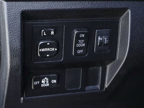 Used 2016 Toyota Tundra SR5 image 19