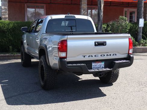 Used 2017 Toyota Tacoma TRD Off-Road RWD image 6