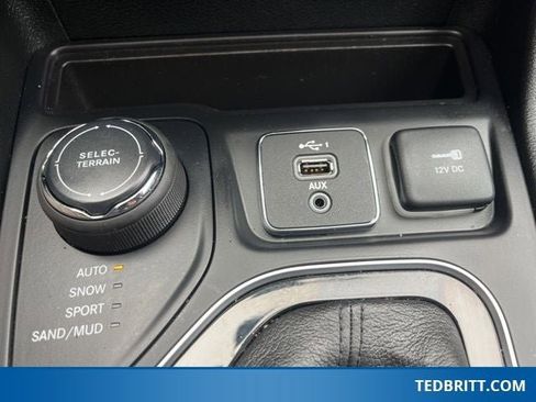 Used 2022 Jeep Cherokee Limited image 36